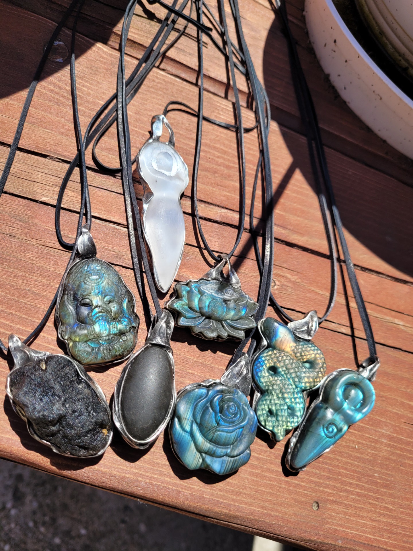 Venuša, Lotos, Ruža, Ganesha, Had, Selenit, Labradorit, Cintamani a Shiva Lingam